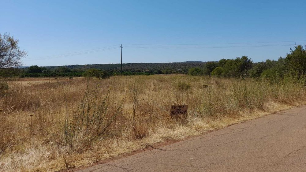 VENDO: Dois terrenos rústicos adjacentes – 2000 m² – São Bartolomeu de Messines, Algarve
