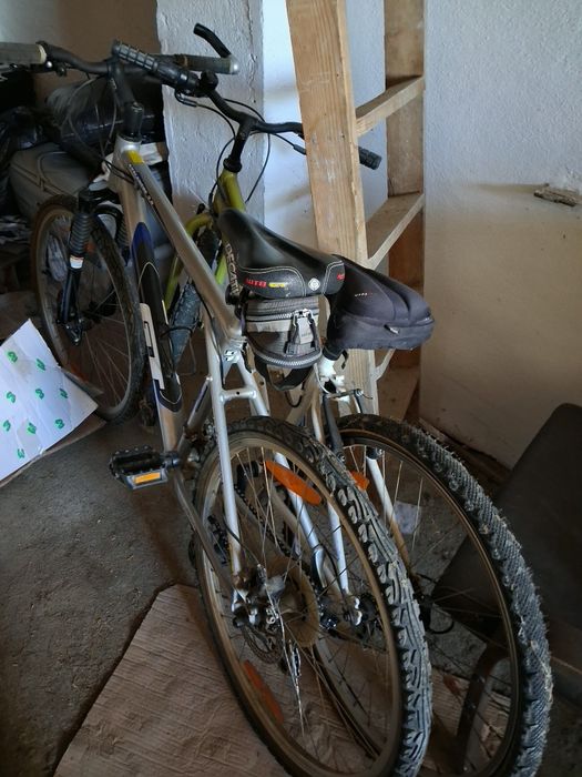 Bicicletas de marcas diversas