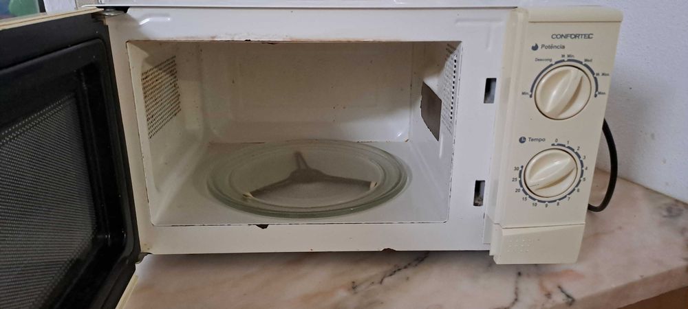 SÓ 15 EUROS - Microondas Confortec