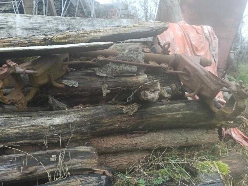 ЛУАЗ Балка ричагів передня та задня