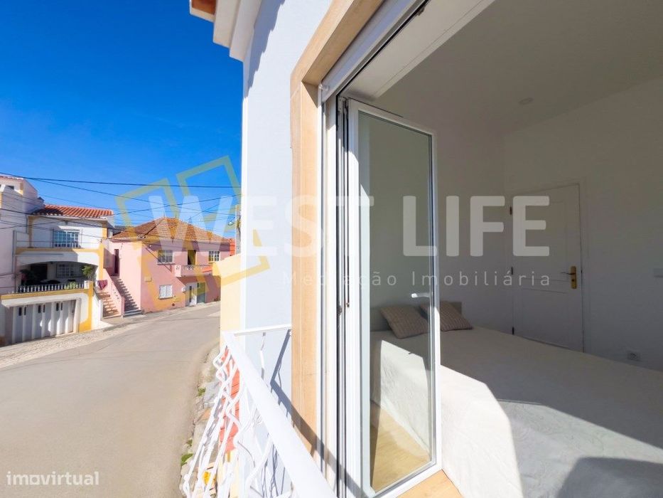 Moradia T2 totalmente remodelada com VISTA MAR a 4 minutos da praia...