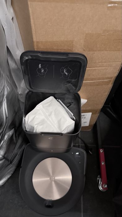 Aspirador iRobot Roomba S9+  Com Estação de Auto-Esvaziamento