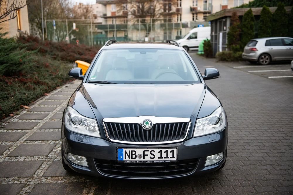 Skoda Octavia Laurin Klement 1.8 Benzyna DSG Automat Najbogatsza wersja Ładny Stan