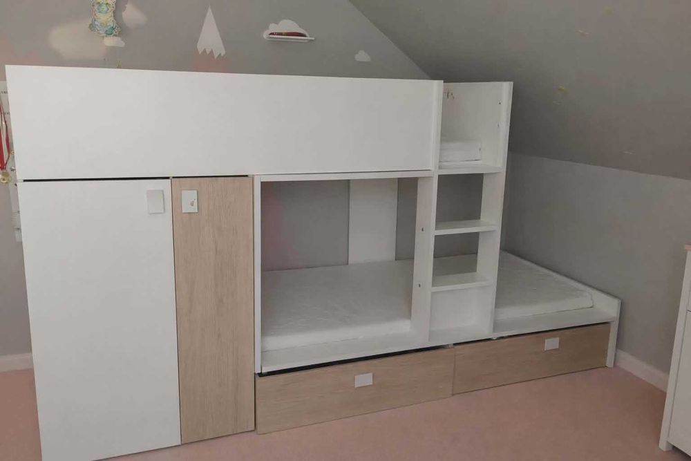 Łóżko piętrowe, szafa, szuflady