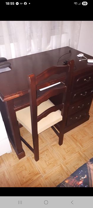 Secretária em madeira