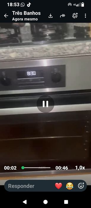 Forno AEG com sistema de limpeza
