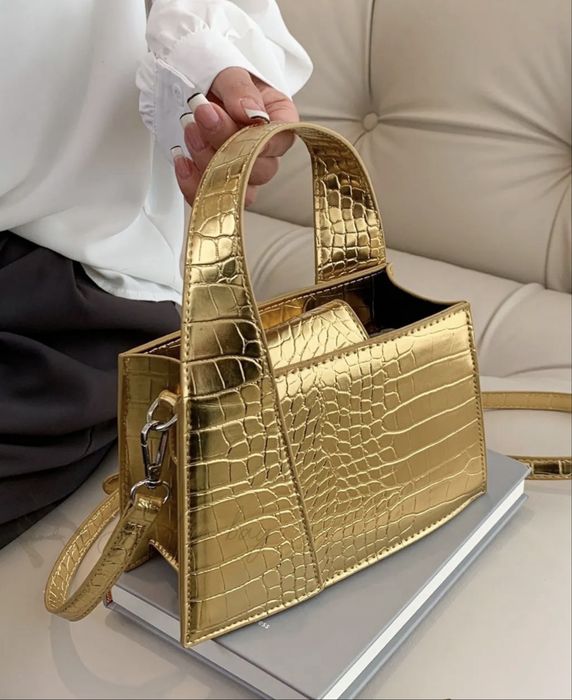 Жіноча золота сумочка