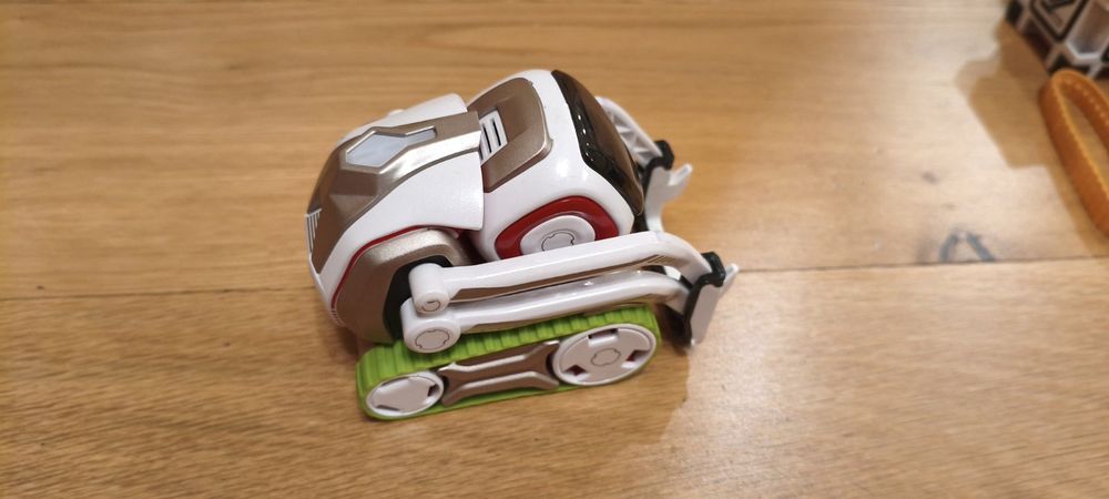 Робот Cozmo а ідеальному стані