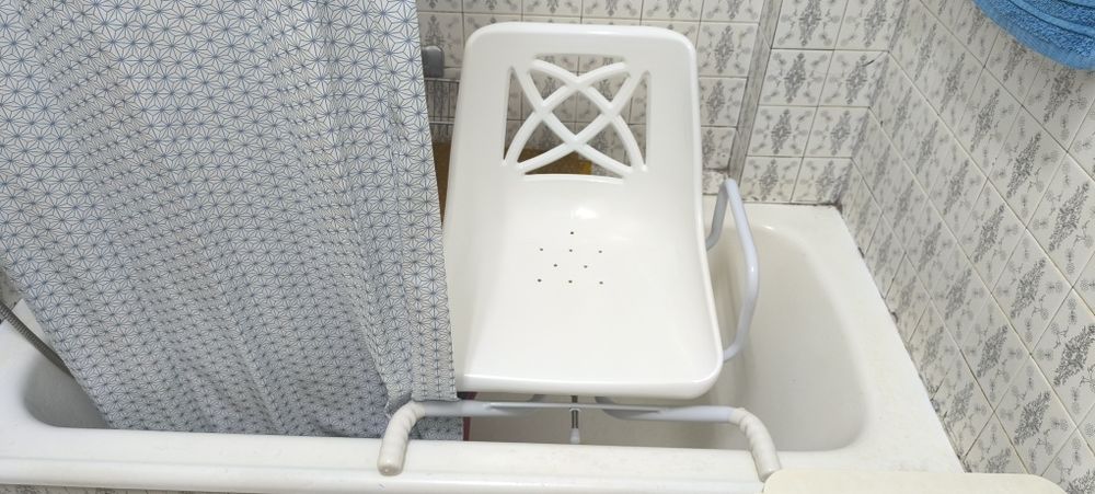Cadeira rotativa para banheira