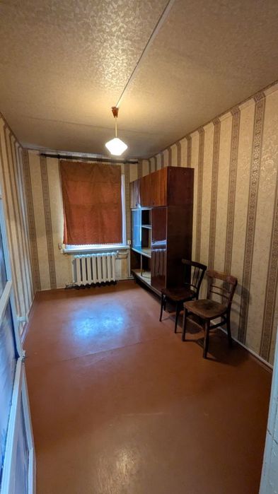 Трикімнатна квартира( одна кімната зачинена)