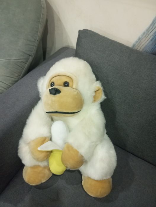 Peluche macaco com banana