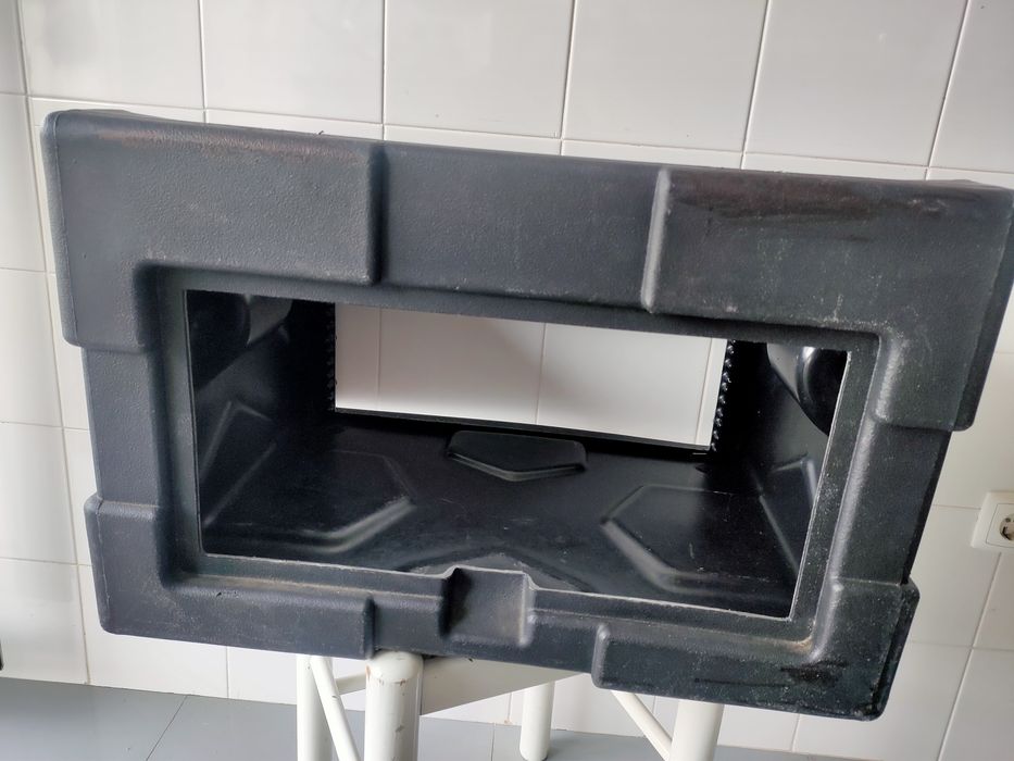 Rack SKB para DJ em excelente estado | Maia