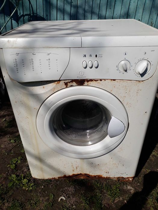 Пральна машина Indesit W43T на запчастини