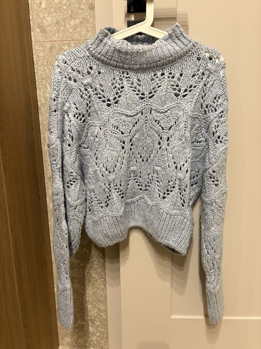 Błękitny sweter marki Reserved rozmiar M