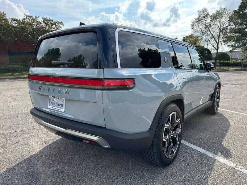 2023  Rivian  R1S