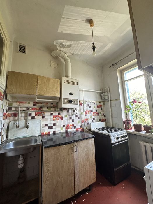 Продам 2-х кімнатну квартиру .Завжди опалення і гаряча вода..