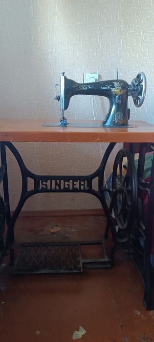 Продам швейну машину Singer
