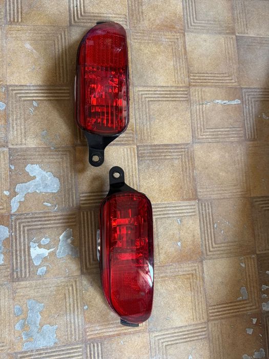 Para-choques e luzes de nevoeiro novos Opel Corsa C 
Nunca montado em um carro 
O para-choques tem alguns riscos por mau armazenamento