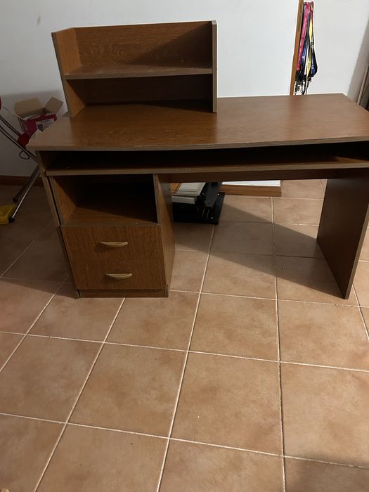 Secretária com várias posições