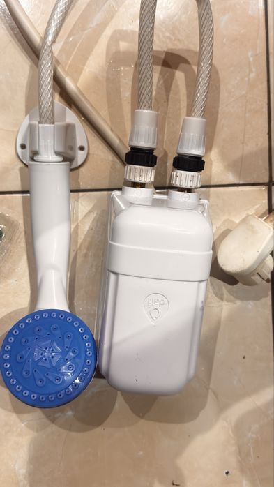 Energooszczędny Przepływowy Podgrzewacz Wody Dafi 5.5kW 230W. Komplet