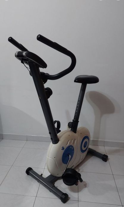 Bicicleta estática Newfit treino / musculação / exercício físico