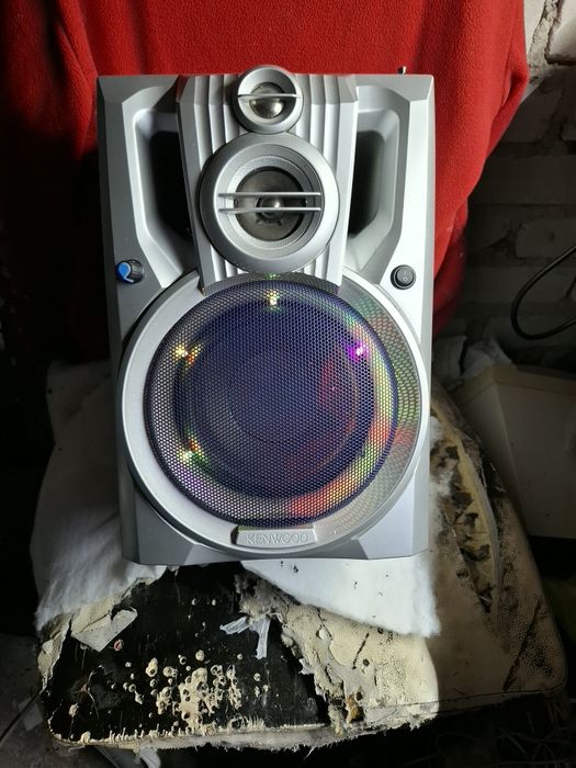 Wyprzedaż z powodu przeprowadzki Kolumna Kenwood przerobiona na przeno