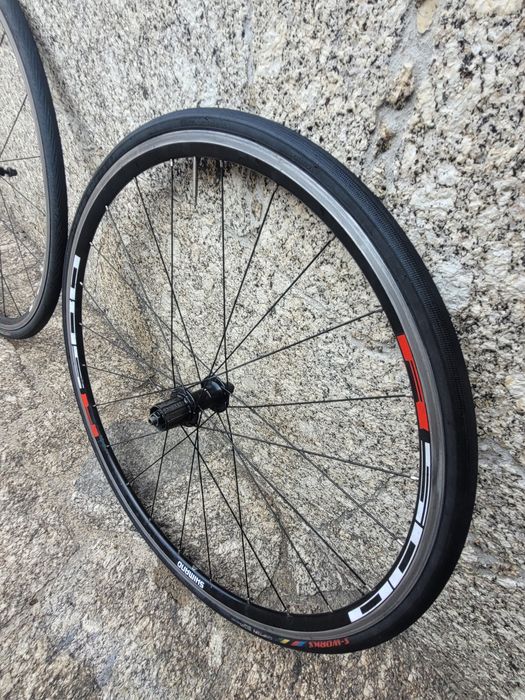 Rodas Estrada Shimano, Alumínio