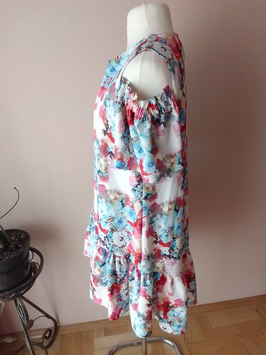 Sukienka letnia MIDI w kwiaty 40 MODELLO