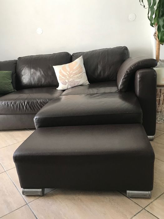 Sofá de canto em pele castanho