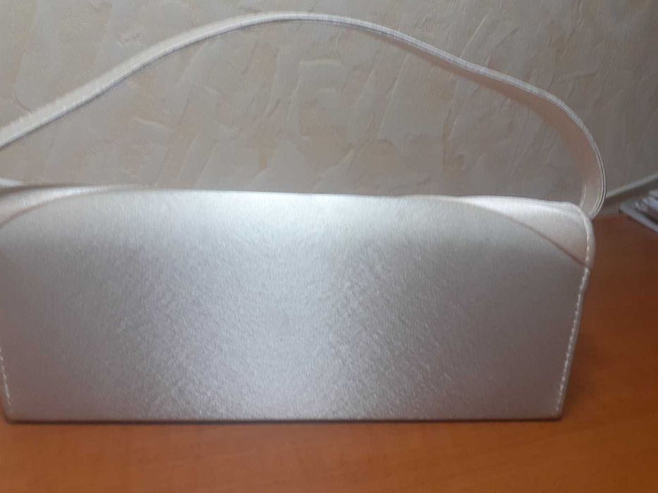 Сумочка  невесты и перчатки