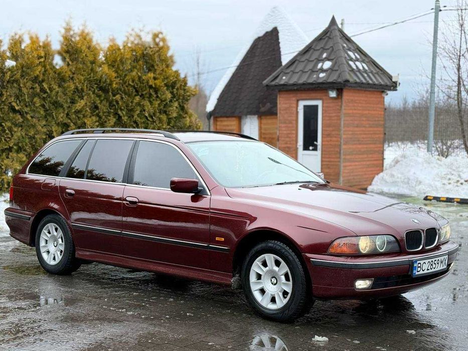 Продам BMW E39 520i