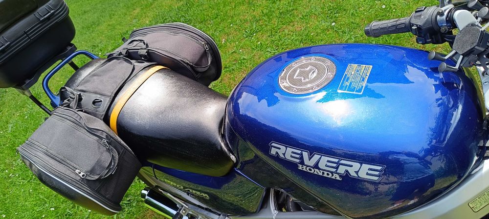 Motocykl Honda Revere 650 NTV RC33