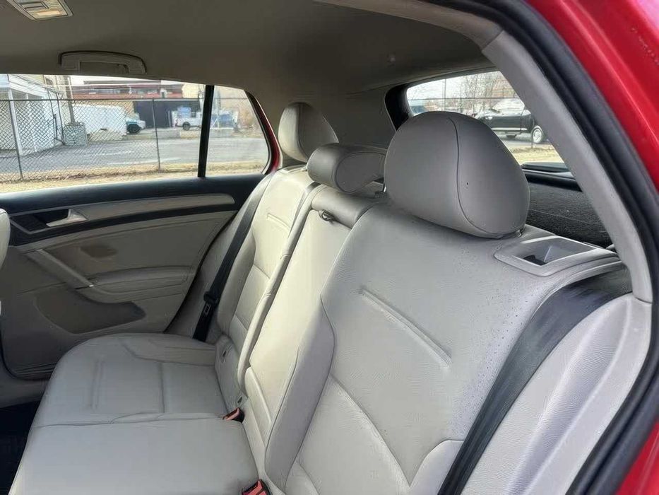 Volkswagen Golf      2017