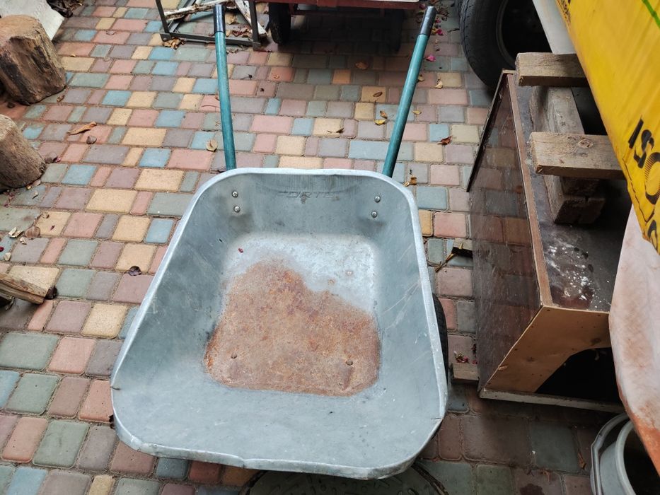 Тачка садовая в хорошем состоянии