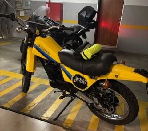 Suzuki TS 250 ER, 1981, com restauro