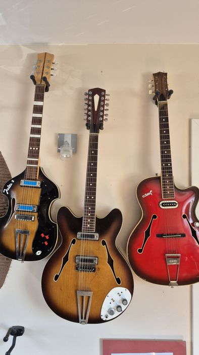 kolekcja 21 gitar i 5 basow Defil