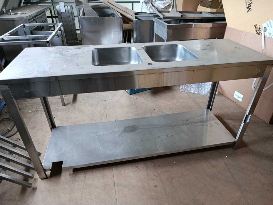 Movel em inox com dois pios