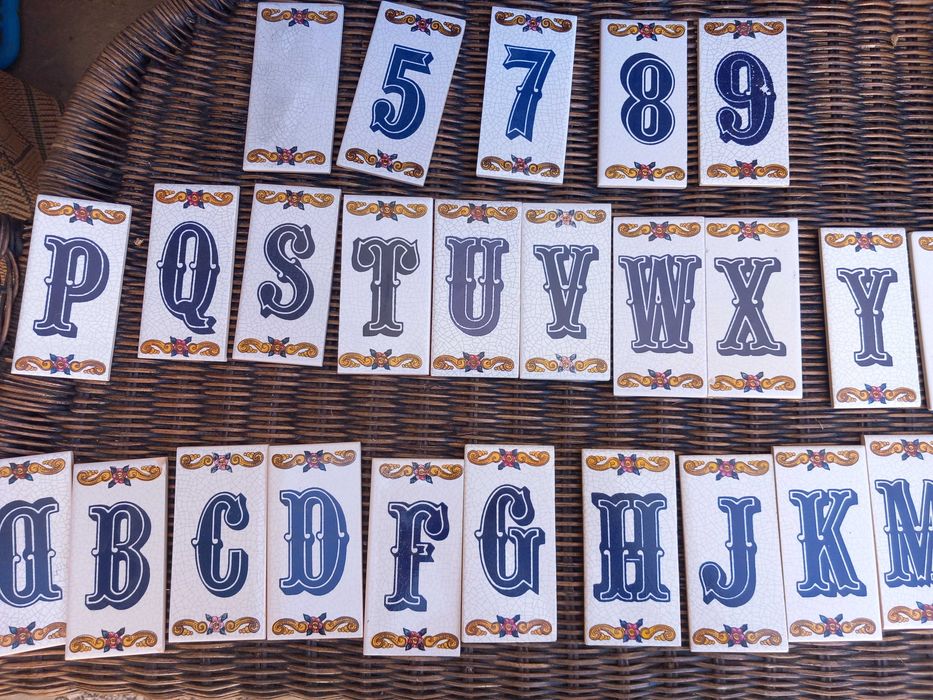 letras em azulejo