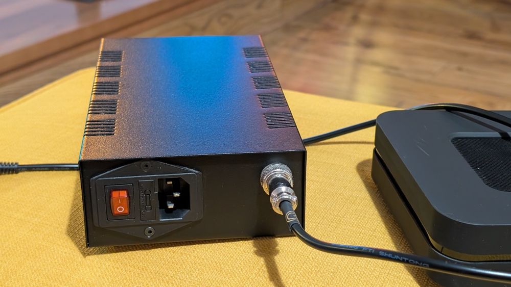 Streamer Bluesound Node 2i z interfejsem zasilania PD Creative