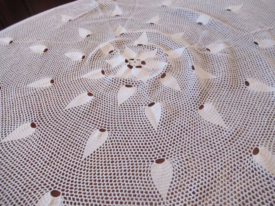 Toalha de Mesa redonda  em crochet 1,5 m