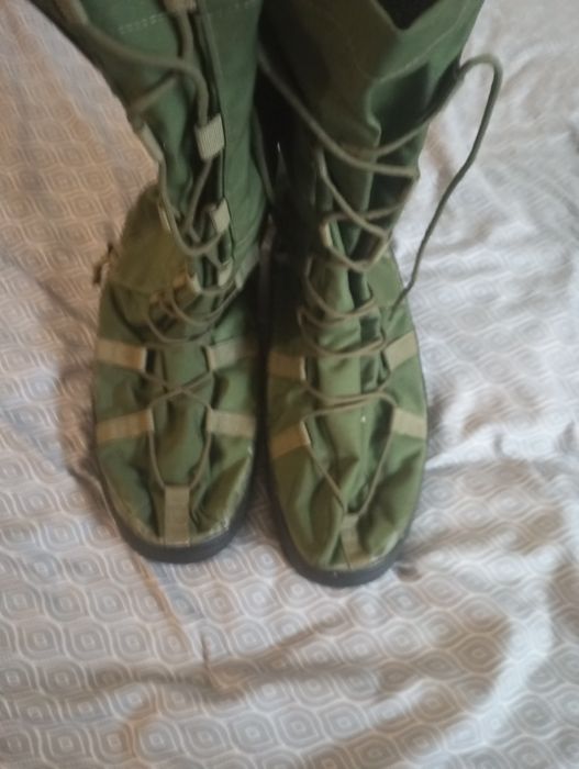 Чоботи-бахіли новенькі