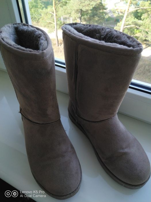 Продам зимові жіночі Уггі ( Uggi)