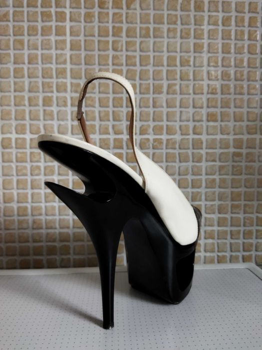 босоножки стрипы