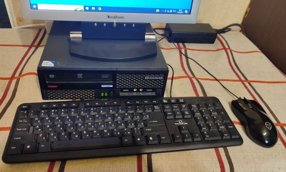 Компьютер Lenovo s775 4gb 320 hdd с монитором, клавиатурой, мышкой