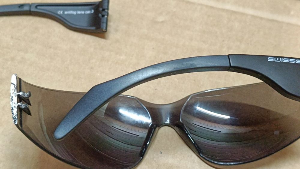 Okulary rowerowe swisseye jako uszkodzone