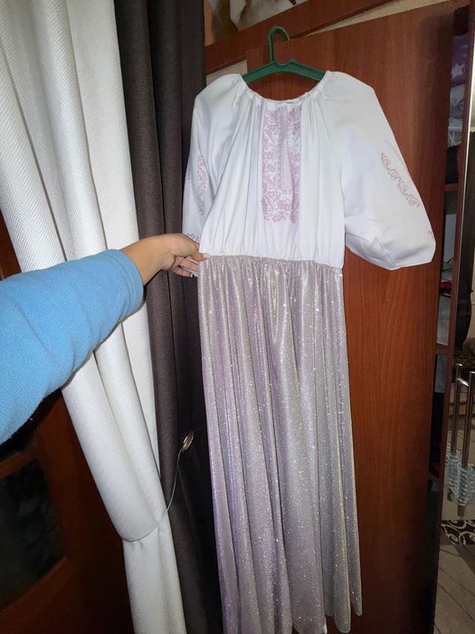 Вишиване плаття машинна вишивка