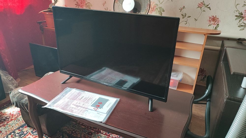 Bravis LED-32G5000 телевізор