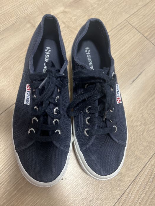 Trampki na platformie Superga granatowe