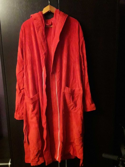 продам халат Puma Red