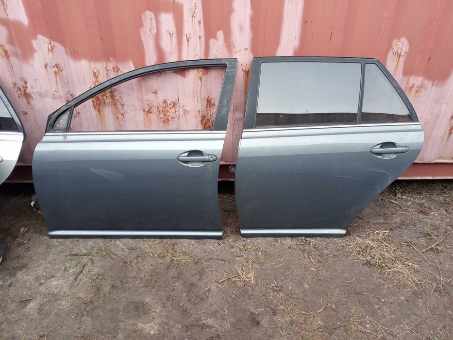 toyota AVENSIS T25 drzwi lewy przód 1e5 03-08